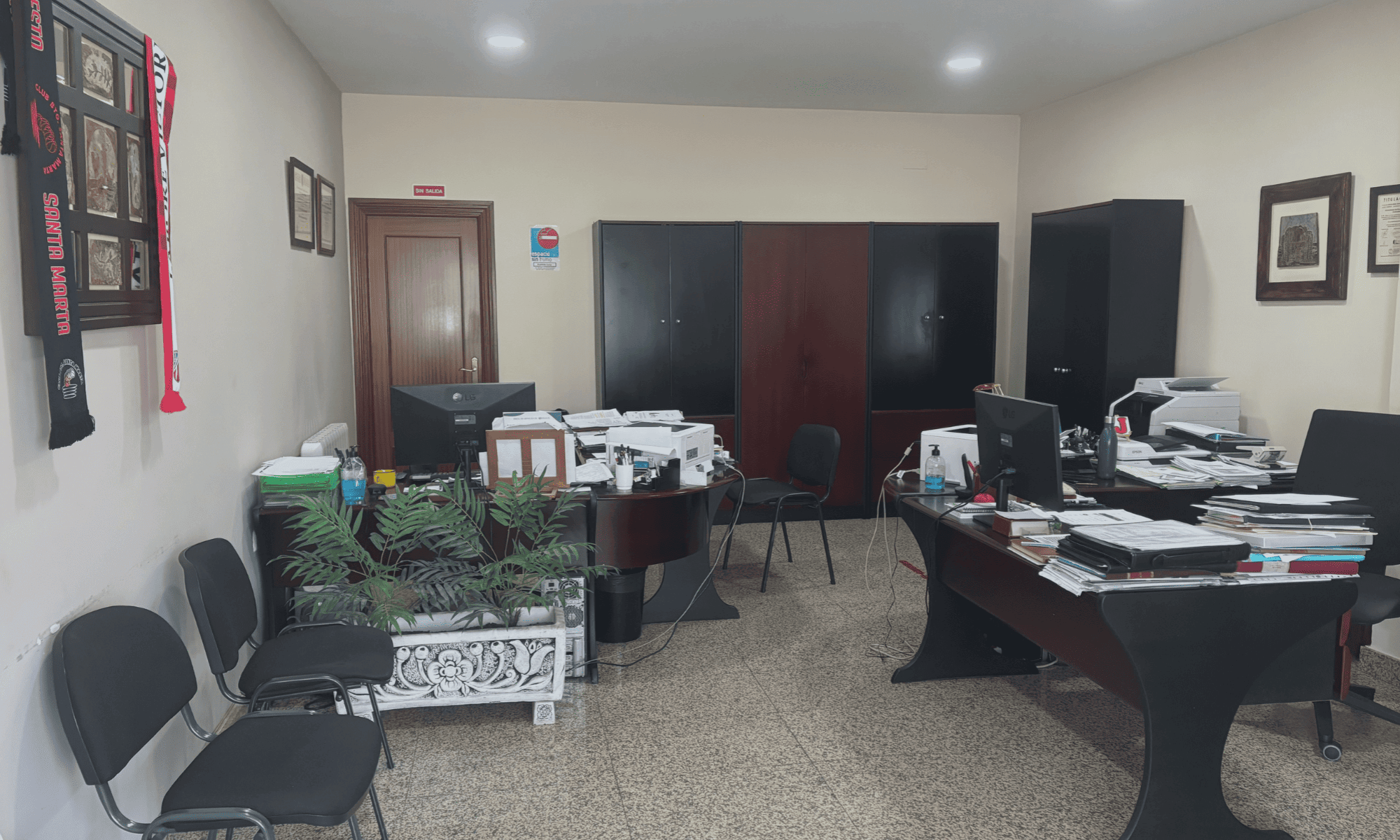 Oficina de Santa Marta Asesores dedicada a la administración de fincas